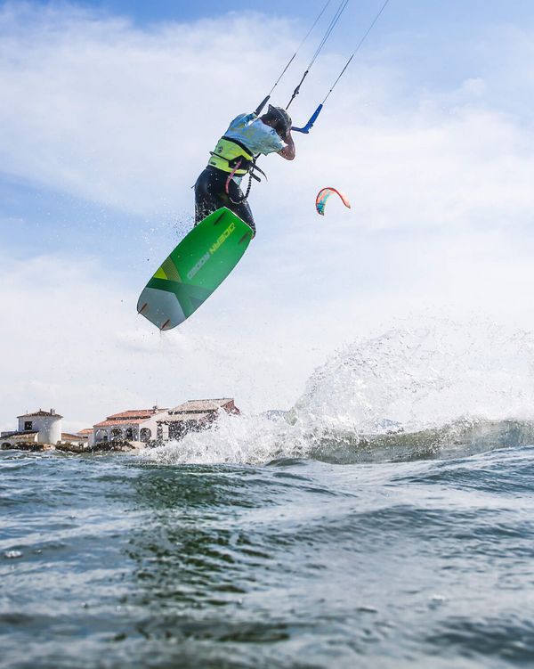 learn kitesurf in denia, kitesurf school, ocean rodeo smothy, tabla kitesurf