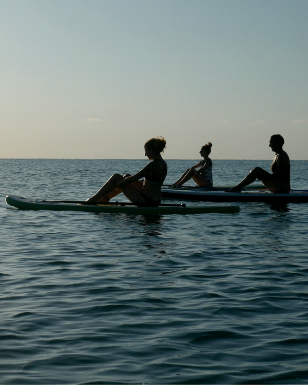 Pilates paddlesurf, pilates en la playa, pilates en Denia ALicante. SUP Pilates en Denia. Sport in Denia, Pillates classes on the beach in Denia. Pilates paddleboarding in Denia Kite45.