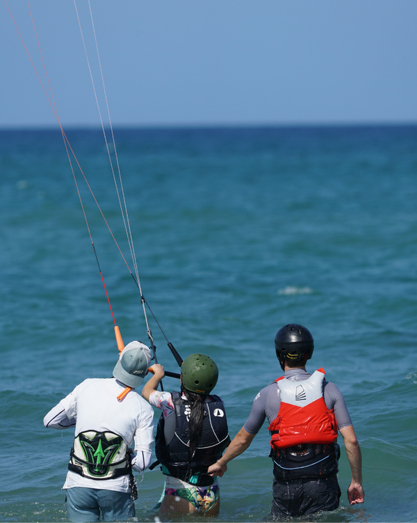 Learn kiteboarding in Denia. Courses and clases for kitesurf Denia. Clases and cursos de kitesurf semi-privada. semi-private kitesurf and kiteboarding classes in Denia, Alicante Spain. Clases de kitesurf en grupo. Aprender kitesurf en grupo Alicante. aprender kitesurf con la familia. Experiencia de kitesurf Denia. Kite45 escuela de Kitesurf costa blanca.