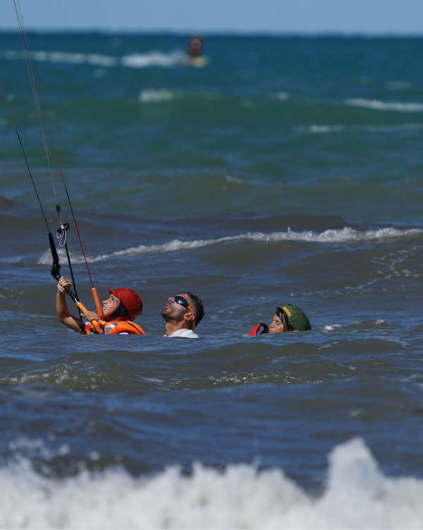 Learn kiteboarding in Denia. Courses and clases for kitesurf Denia. Clases and cursos de kitesurf semi-privada. semi-private kitesurf and kiteboarding classes in Denia, Alicante Spain. Clases de kitesurf en grupo. Aprender kitesurf en grupo Alicante. aprender kitesurf con la familia. Experiencia de kitesurf Denia. Kite45 escuela de Kitesurf costa blanca.